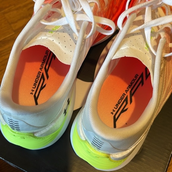 Under Armour FLOW Velociti Elite NEW IN BOX - Picture 12 of 13